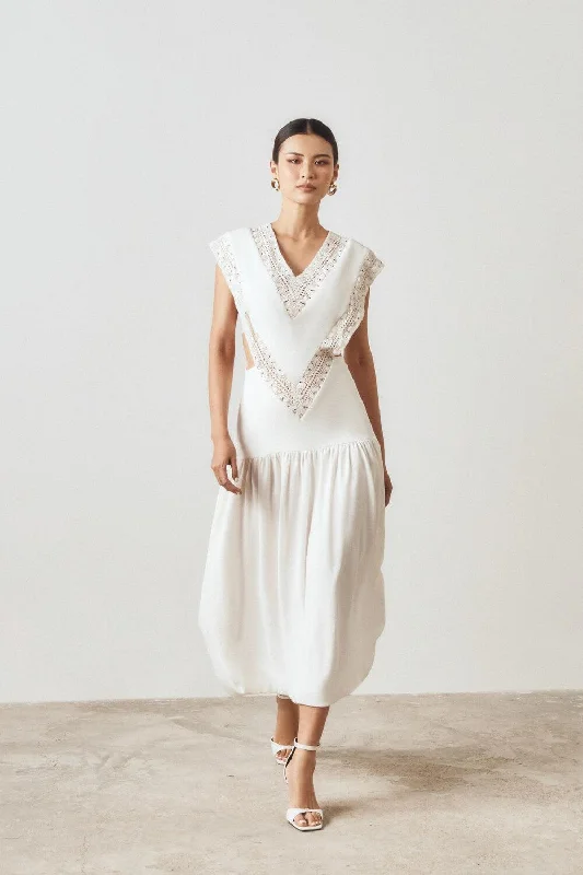 Effortlessly stylish outfits for the modern woman Poorna Drop Waist V-Neck Silk Lace Midi Dress Effortlessly stylish outfits for the modern woman Poorna Drop Waist V-Neck Silk Lace Midi Dress