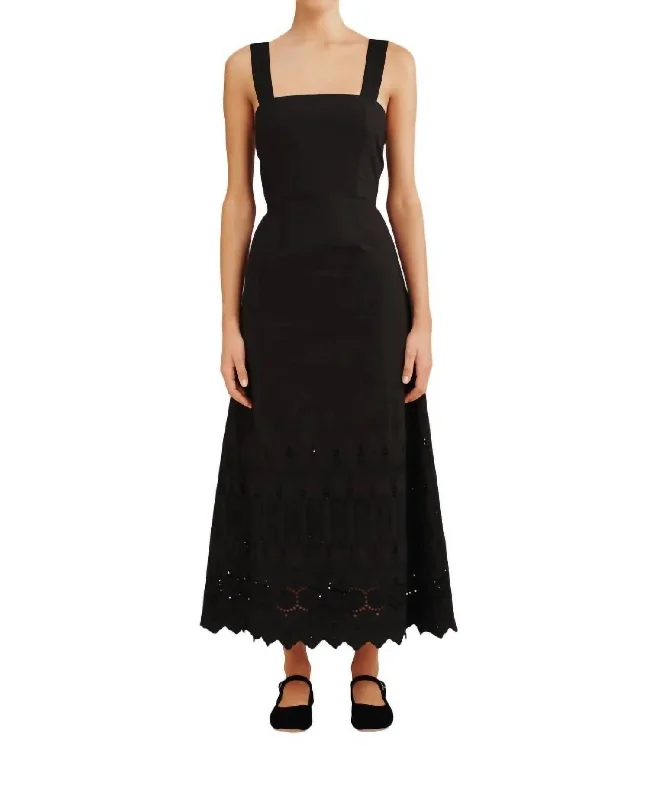 Effortlessly chic outfits for the modern woman   Amelia Square Neck Dress In Black