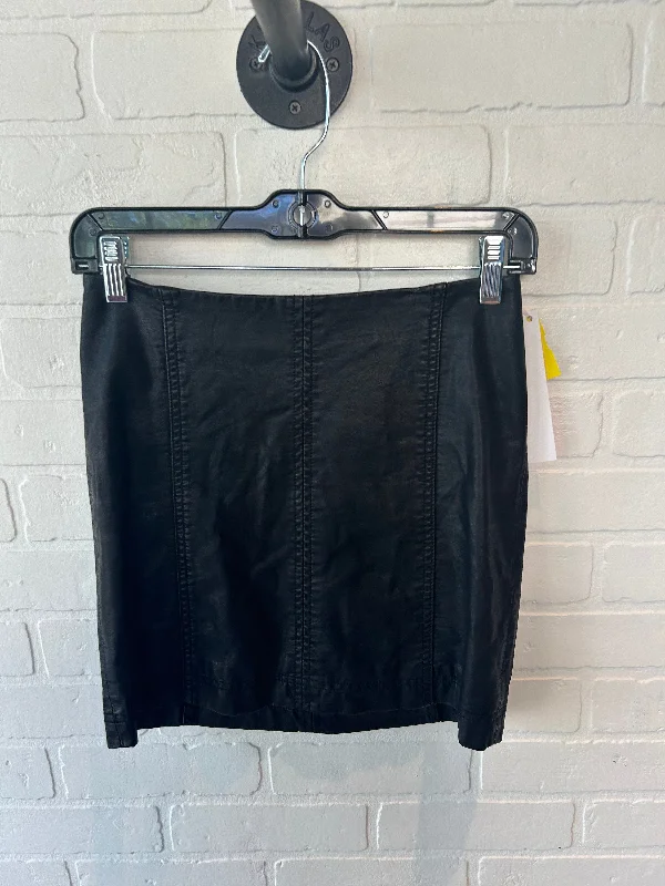 Iconic women’s outfits that never go out of style   Skirt Mini & Short By Free People In Black, Size: 2